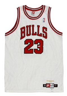 Michael Jordan Signed Chicago Bulls Home Jersey (Upper Deck Authenticated)